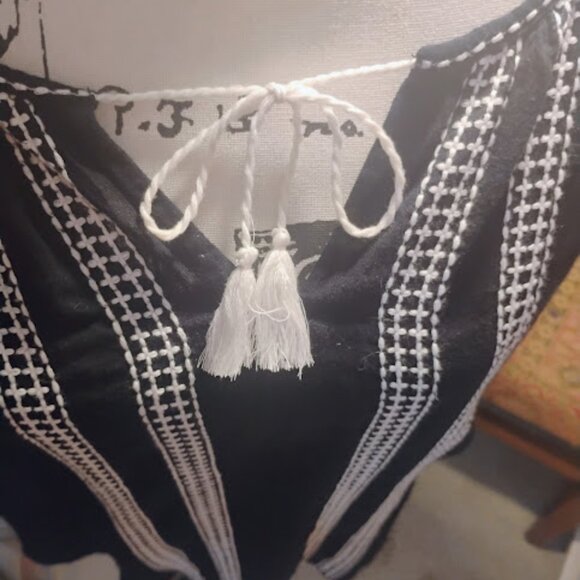 GAP Women's Black Long Sleeve Top with White Trim in size L - Picture 6 of 9